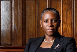 I_Stephanie-Boyce-portrait-sitting-2021