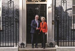 Keir Starmer with European Commission president Ursula von der Leyen