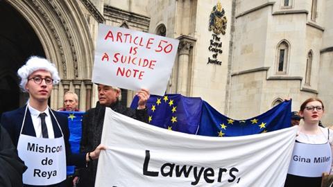 Demonstrators for and against the invoking of EU treaty article 50 outside the RCJ on first day of legal challenge. October 2016. 