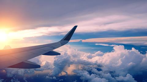 Airplane wing