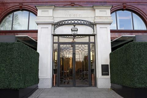 Wellesley hotel oval restaurant