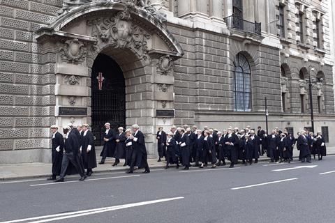 KCs set off from the Old Bailey to lay a wreath for the Queen
