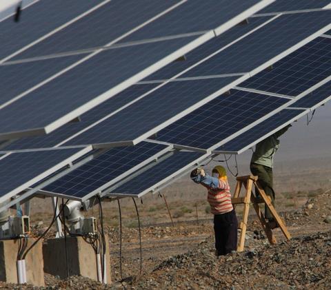 Solar-panel-labour